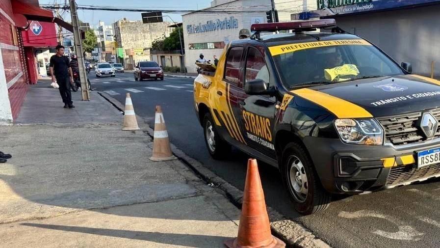 Strans recolhe "trambolhos" de ruas e calçadas