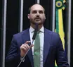 Atuação de Eduardo Bolsonaro no exterior desafia Justiça e pode gerar cassação