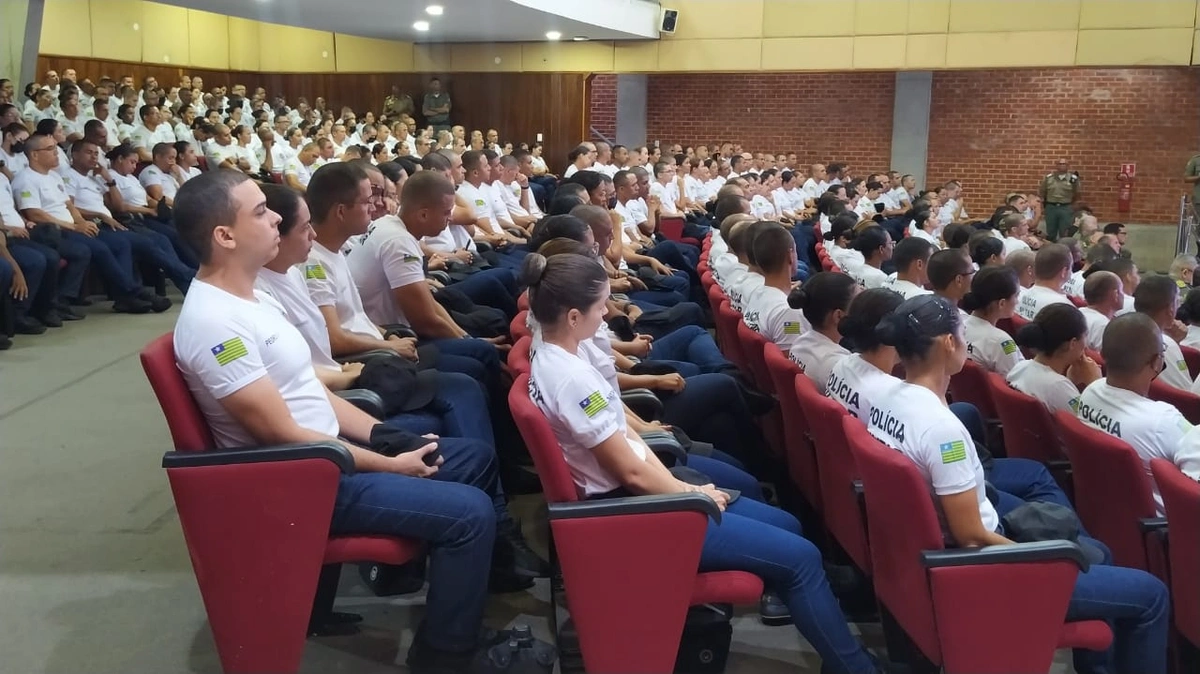 recrutas na aula inaugural do Curso de Formação de Soldados.