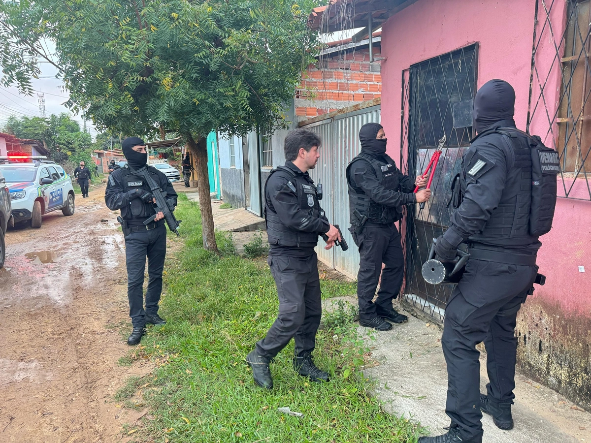 Delegado Samuel e equipe dando cumprimento a mandados judiciais