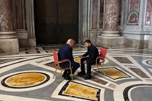 Trump e Zelensky na Basílicia de São Pedro (Foto: Handout / Telegram /@ermaka2022 / AFP)
