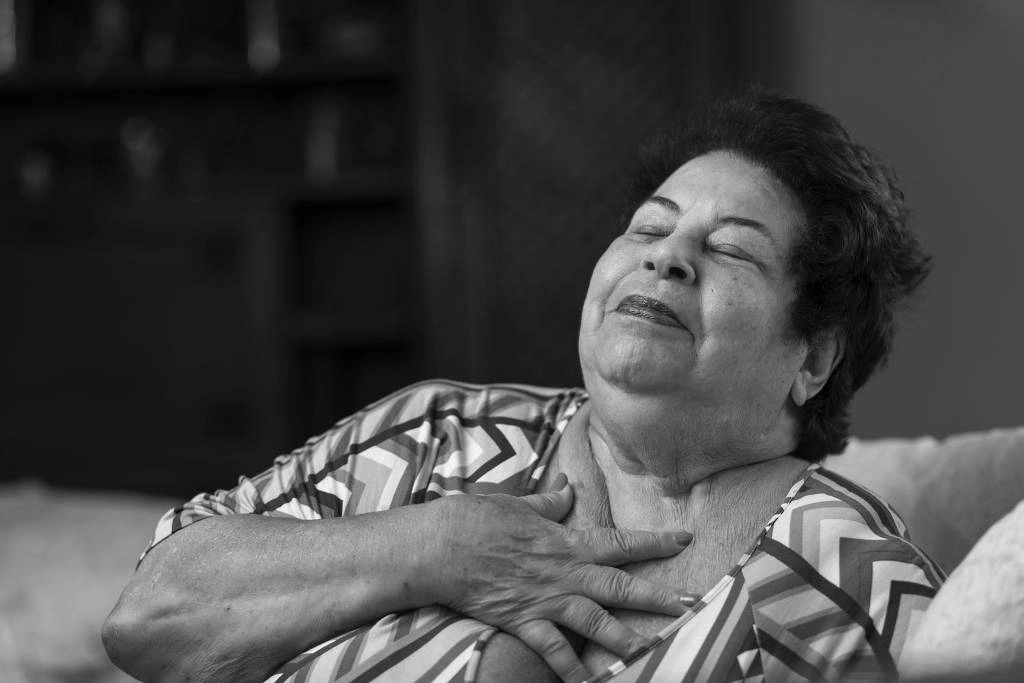 A cantora Nana Caymmi, em seu apartamento no Rio de Janeiro, em 2019
