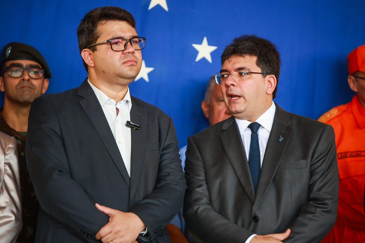 Chico Lucas e Rafael Fonteles em solenidade nos Bombeiros
