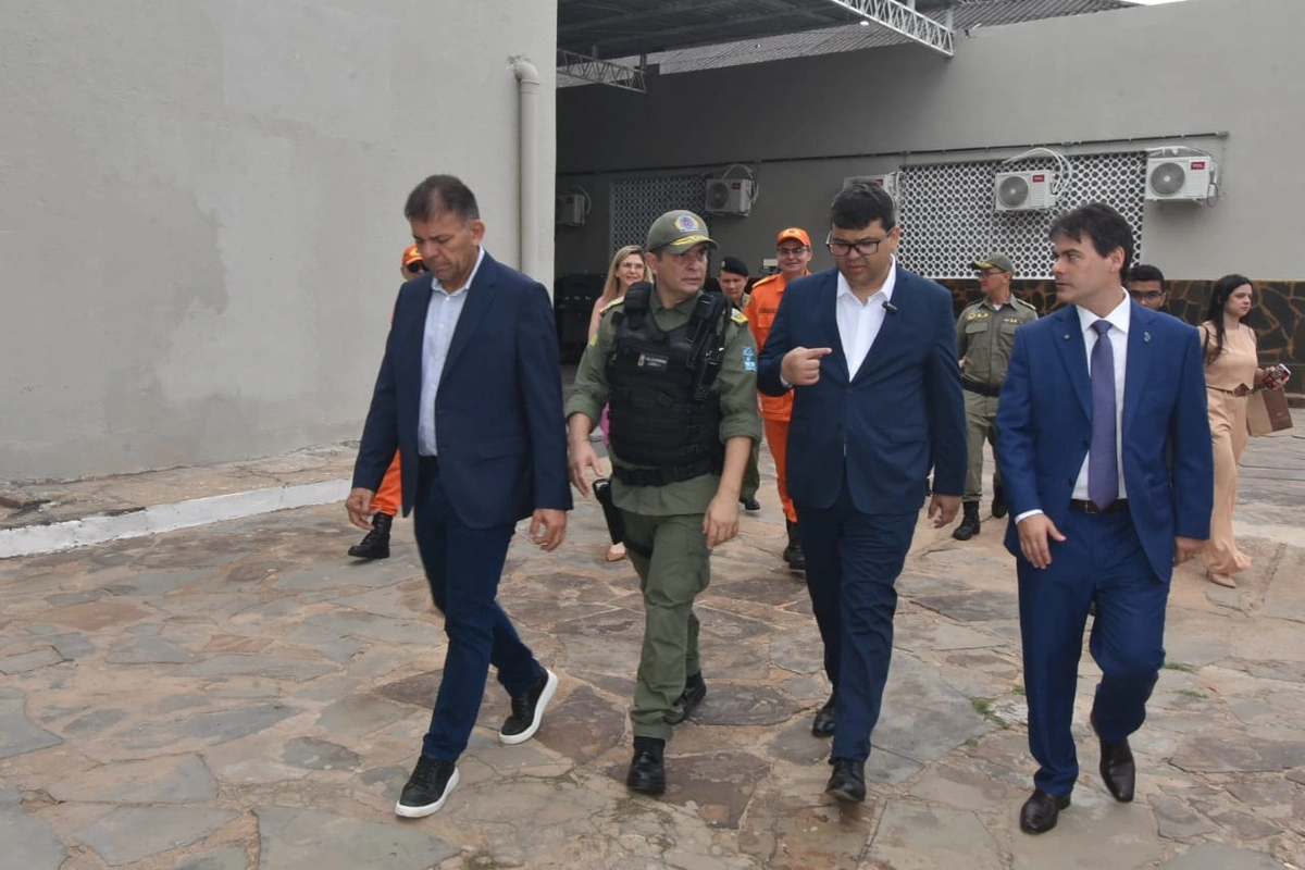 Comandante Geral da PM-PI, Cel. Sheiwann Lopes, Secretário de Segurança Chico Lucas e o Governador em exercício Severo Eulálio