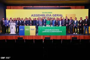 Eleito presidente da CBF, Samir Xaud posa junto com presidentes de federações e clubes (Foto: Rafael Ribeiro/CBF)