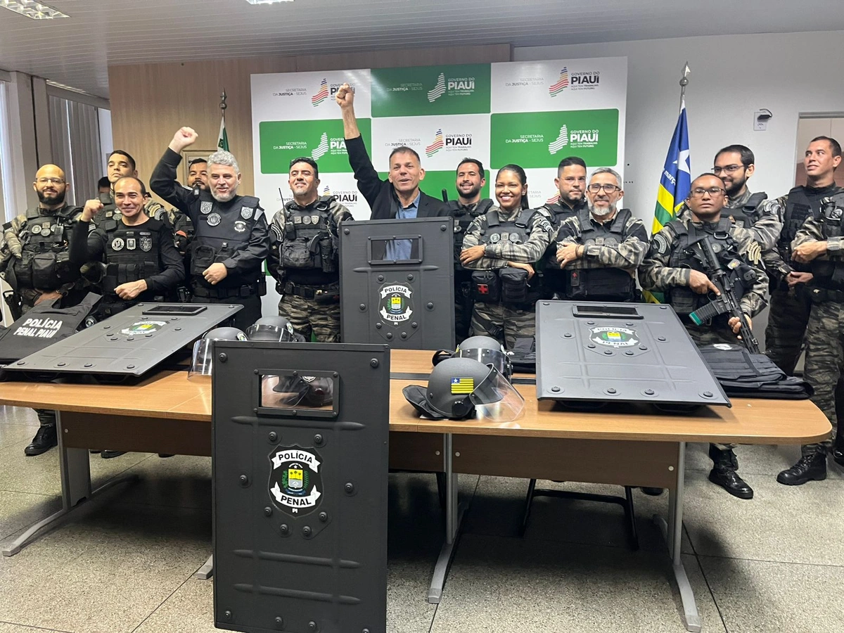 Entrega de equipamentos de proteção e tático