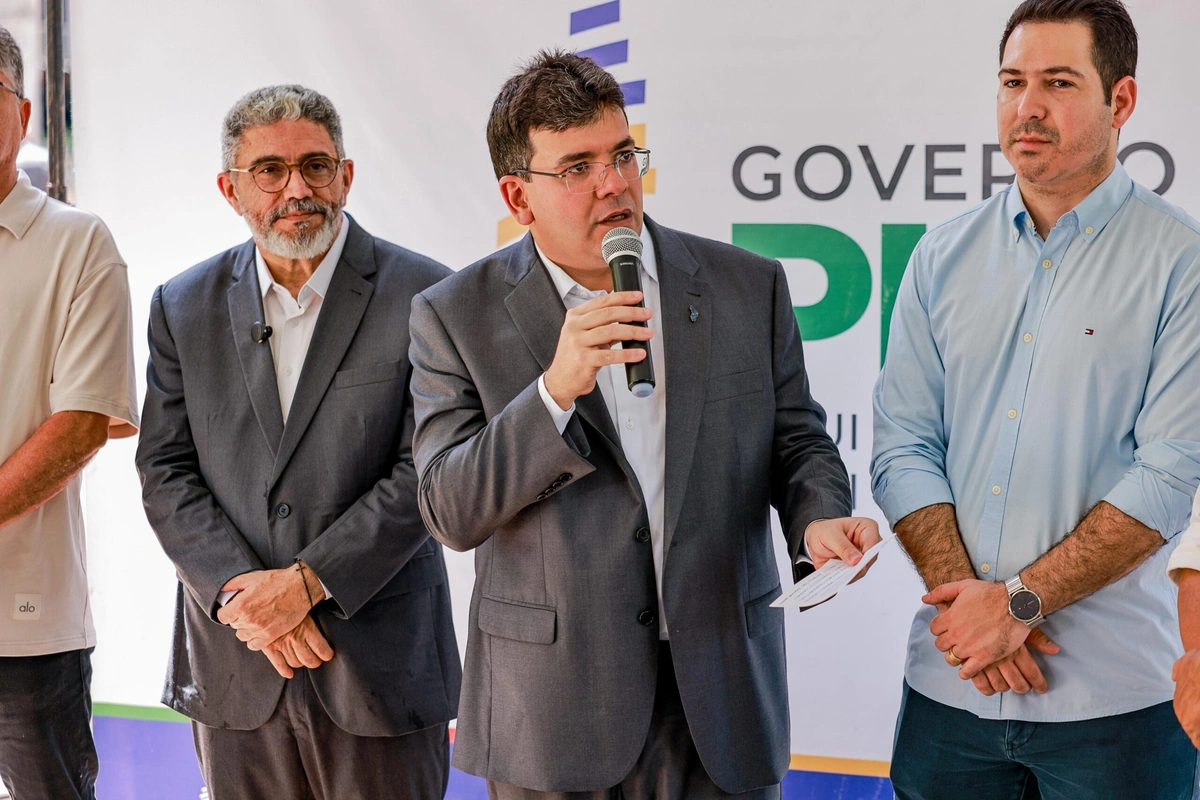 Entrega de novas ambulâncias