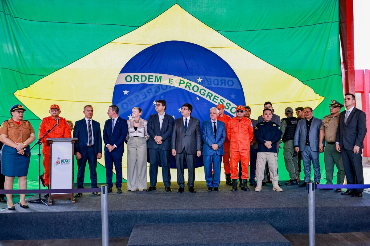 Entrega de novas viaturas e equipamentos para o Corpo de Bombeiros
