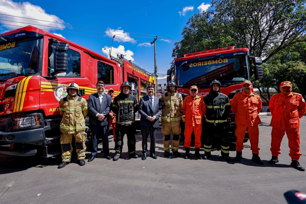Entrega de novas viaturas e equipamentos para o Corpo de Bombeiros