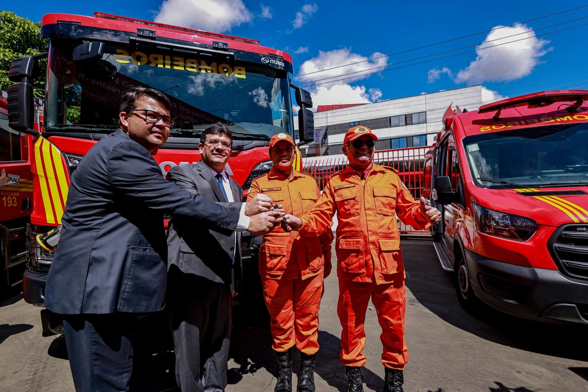 Entrega de novas viaturas e equipamentos para o Corpo de Bombeiros