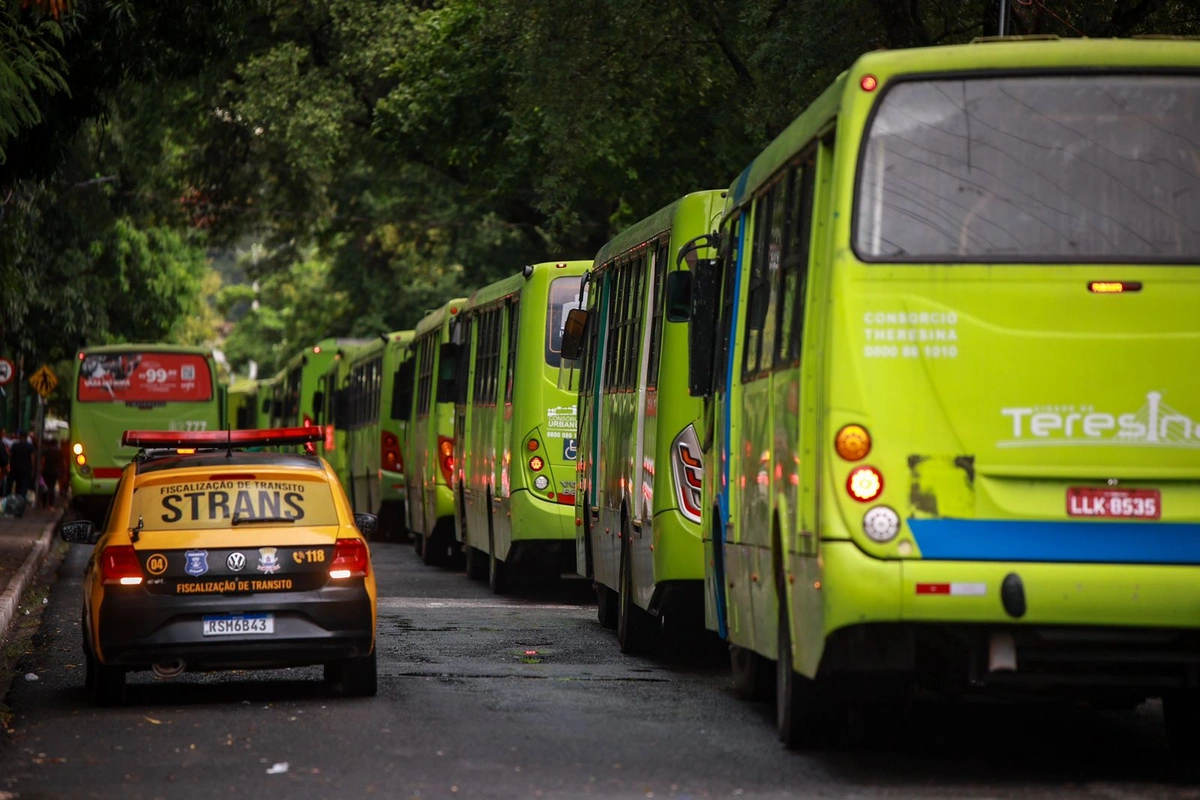 Fim da greve de ônibus em Teresina: motoristas e cobradores aceitam reajuste de 6%