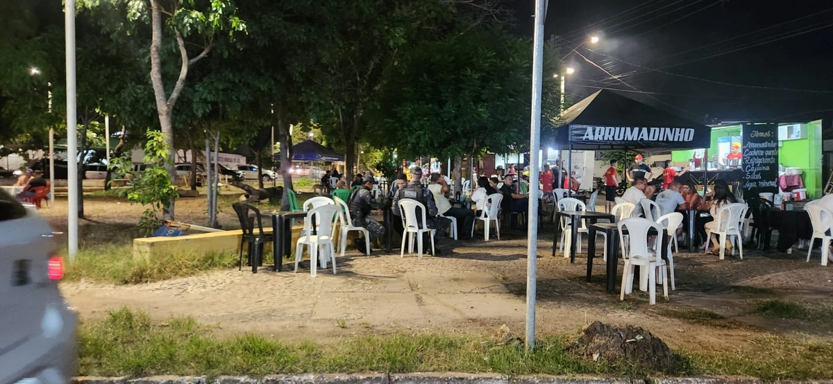 GCMs no Arrumadinho da MOrada do Sol e viatura parada em local proibido