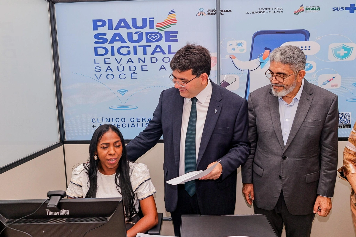 Governador Rafael Fonteles, secretário de Saúde Antônio Luiz e servidora