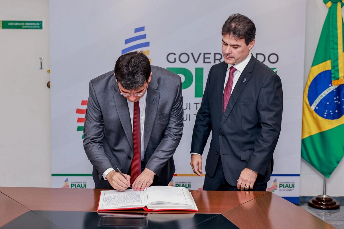 Governador Rafael Fonteles transfere o governo para o Presidente da ALEPI, Severo Eulálio