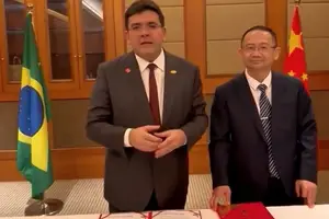 Governador Rafael Fontelles assina memorando com empresa chinesa para investimentos em energia renovável no Piauí (Foto: ASCOM / Governo do Piaui)