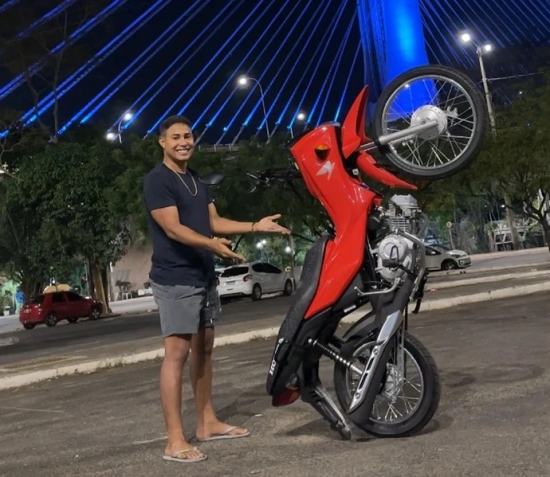Ítalo Bruno em uma de suas aparições a época que promovia de forma errada o grau