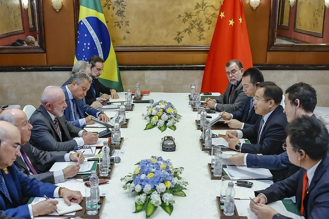 Lula e China assinam acordos comerciais