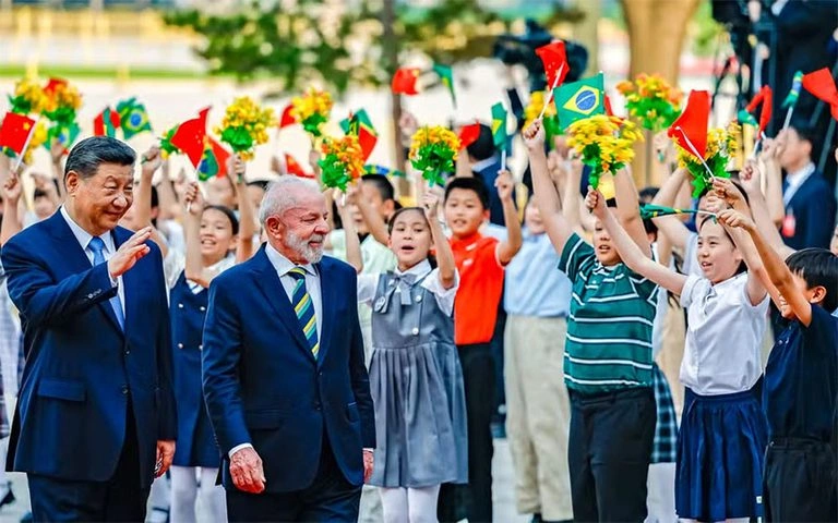 Lula é recebido pelo governo chinês