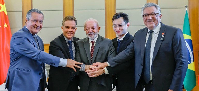 Lula, Padilha e Rui Costa celebram acordos na área de Saúde