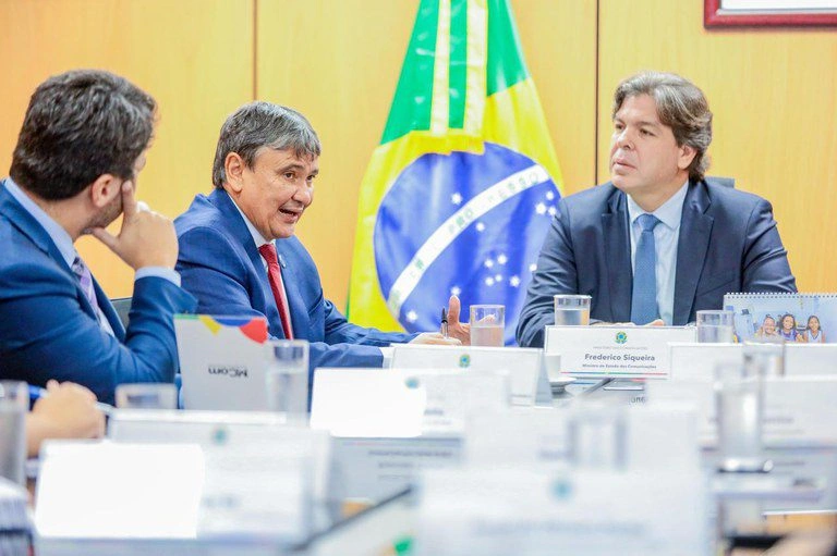 Ministro Wellington Dias do MDS e o Ministro das Comunicações Frederico Siqueira