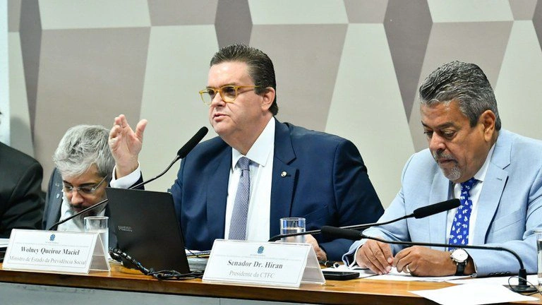 Ministro Wolney Queiroz