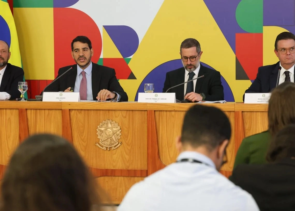 Ministros realizaram coletiva no Palácio do Planalto na tarde desta quinta (8)