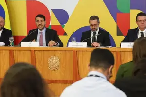Ministros realizaram coletiva no Palácio do Planalto na tarde desta quinta (8) (Foto: Antônio Cruz / Agência Brasil)