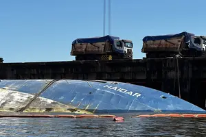 Navio Haidar parcialmente submerso no Porto de Vila do Conde, em Bacarena (PA), em julho de 2023; embarcação afundou com mais de 4.900 bois em 2015 (Foto: Divulgação/Escritório de advocacia Pogust Goodhead)