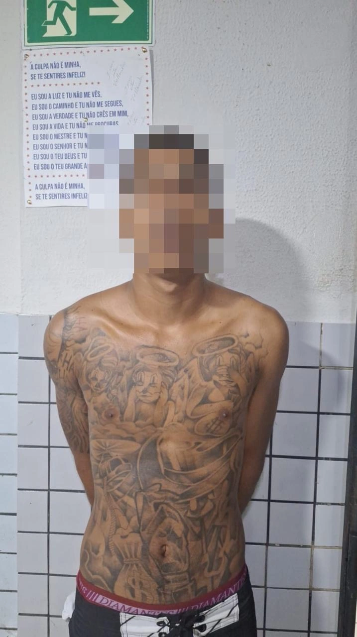 O suspeito, identificado como M.V.S.N., foi conduzido à central de flagrantes para os procedimentos legais.