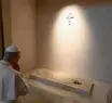 Novo papa explica nome escolhido e visita túmulo de Francisco em Roma