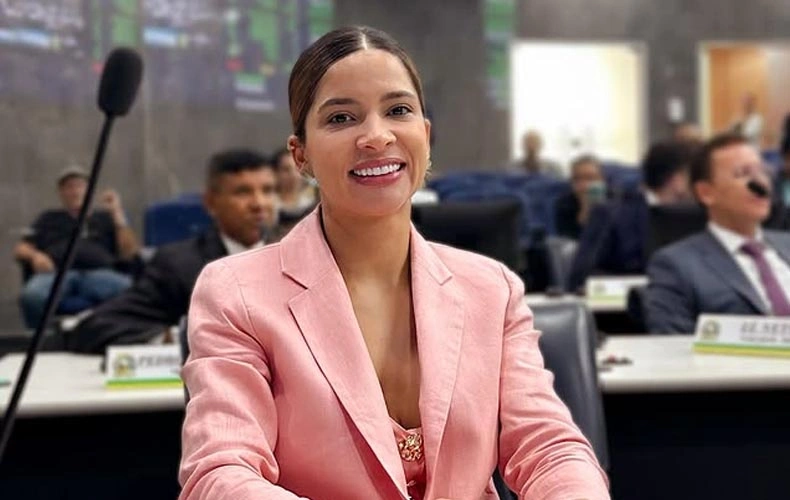 Polícia encontra tablet e celular escondidos na cela da vereadora Tatiana Medeiros