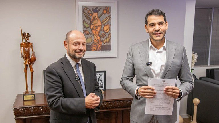 Presidente do INSS e ministro da AGU anunciam novos bloqueios de bens