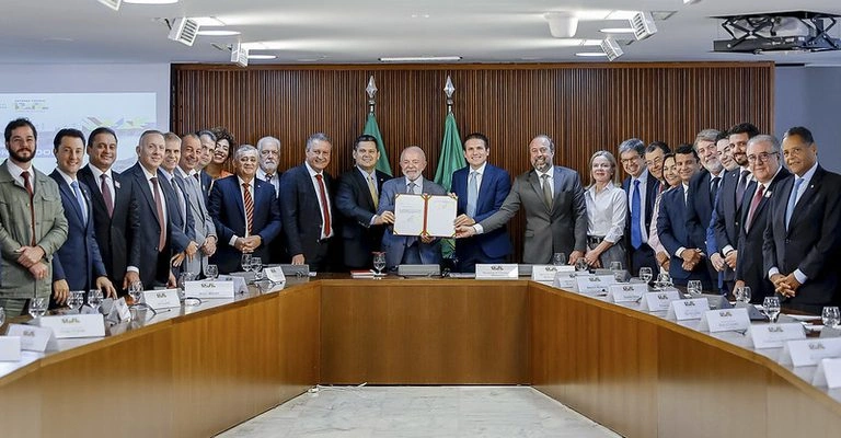 Presidente Lula e os representantes do Congresso Nacional