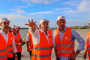 Rafael Fonteles mostra o cais para o Ministro Sílvio Costa (Foto: Reprodução)