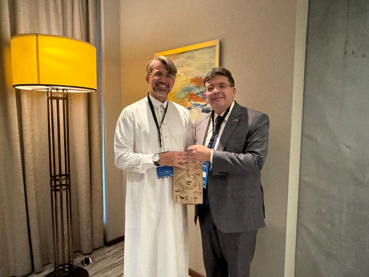 Rafael Fonteles Presenteia representatnte comercial na Árabia Saudita.jpeg