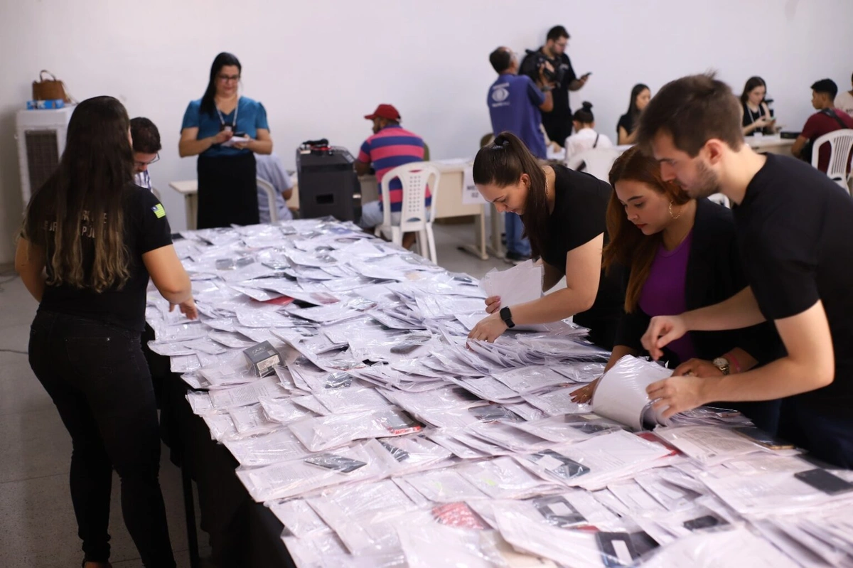 Restituição de celulares roubados para os verdadeiros donos