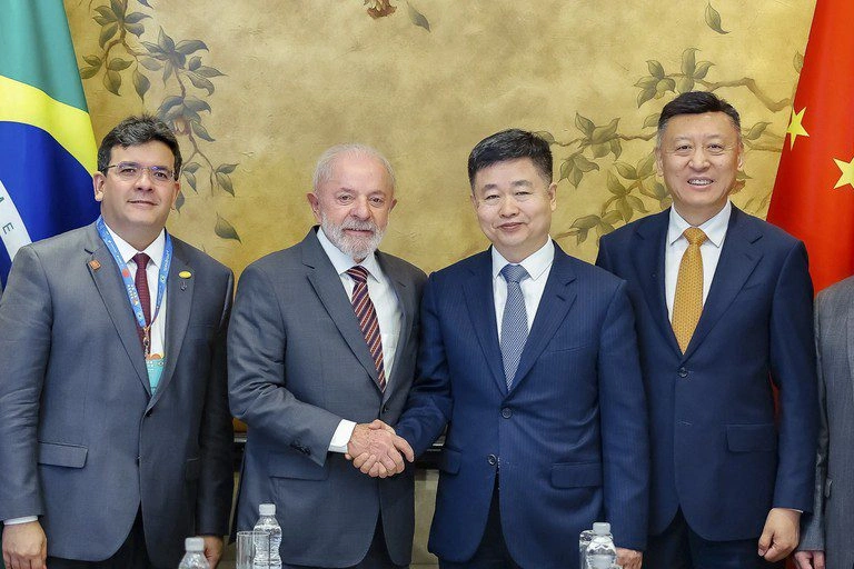 Ricardo Stuckert / PR Lula fecha acordos com companhias chinesas na primeira rodada de reuniões. Á esquerda, o governador do Piauí, Rafael Fonteles