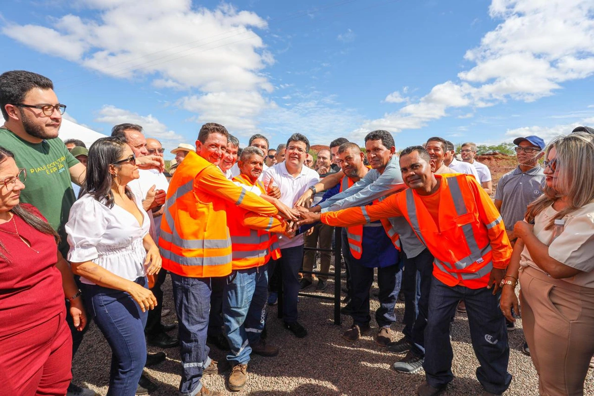 Rodovia PI-466, no trecho de 15 km, que liga João Costa à BR-020