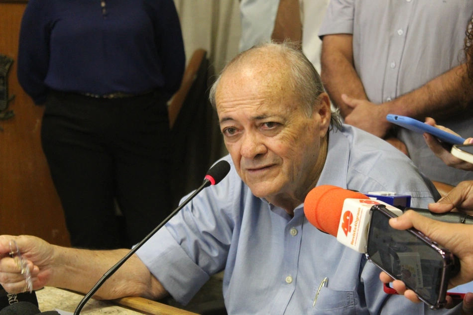 Rombo de R$3 milhões deixado pela gestão anterior justificou medidas de austeridade.