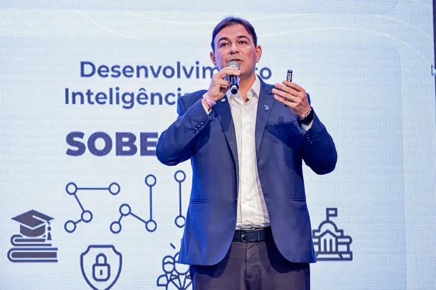 Secretário André Macedo