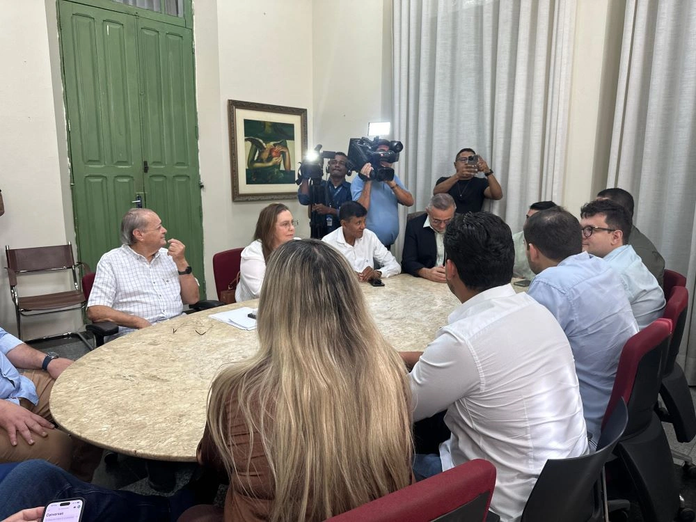 Sílvio em reunião com vereadores