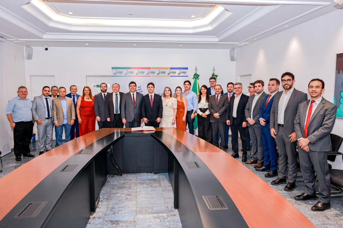 Staff do karnak, Deputados e ex-deputados e família de Severo Eulálio e público