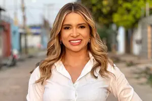 Tatiana Medeiros é levada ao HUT após ser encontrada desacordada em cela no QCG Teresina (PI) (Foto: Reproducao)