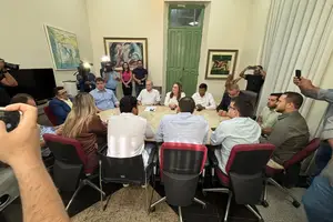 Vereadores em reunião no Palácio da Cidade com o prefeito Sílvio Mendes (Foto: Reprodução)