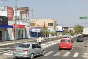 A dupla foi abordada pela polícia no cruzamento da Avenida Joaquim Nelson com a José Francisco de Almeida Neto. (Foto: Google Maps)