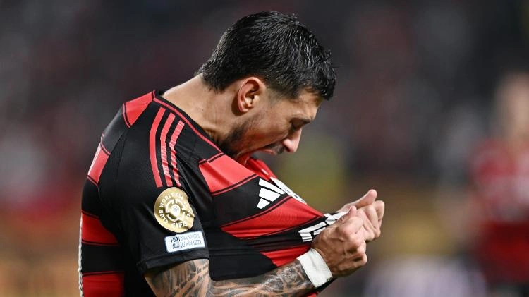 Arrascaeta comemorando gol, contra o Esperánce na estreia da Copa do Mundo de Clubes.
