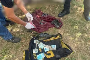 Corpo encontrado com maços de dinheiro (Foto: SSP-PI)