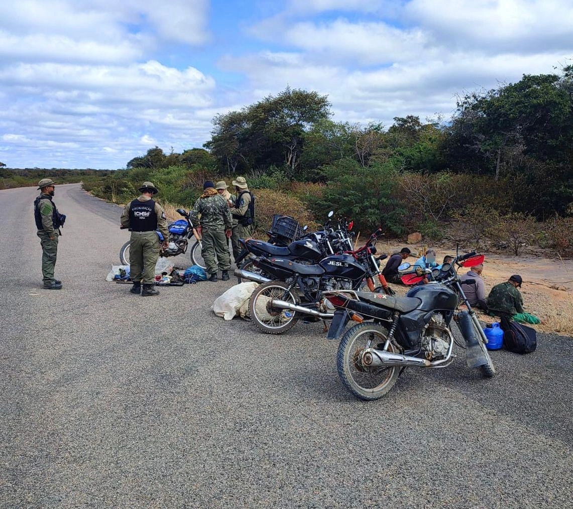 Durante as buscas, realizadas na madrugada e na manhã de ontem, no município de Guaribas