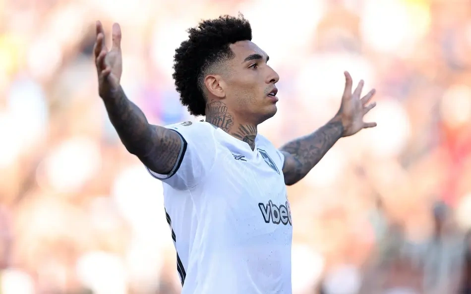 Igor Jesus comemorando o gol da vitória contra o PSG na Copa do Mundo de Clubes.