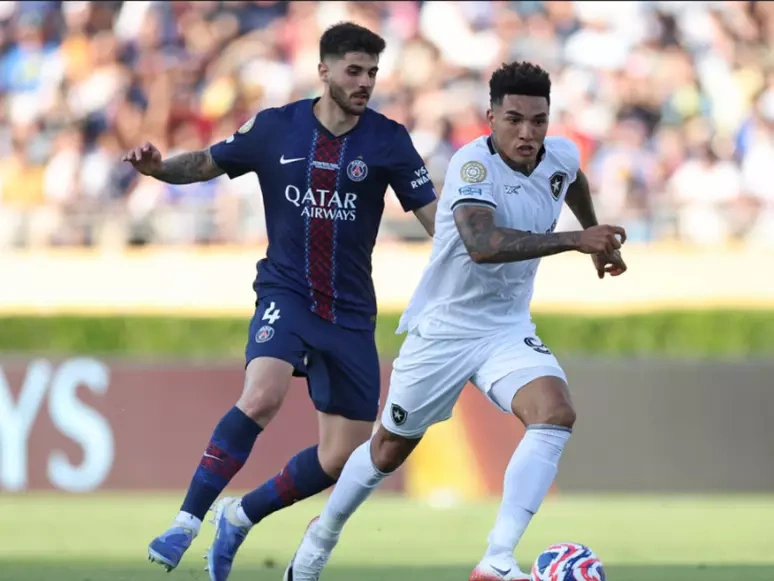 Igor Jesus contra o PSG na Copa do Mundo de Clubes.